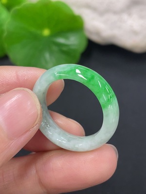 F41934196 翡翠戒圈 圈口15 货品总约重3.54g