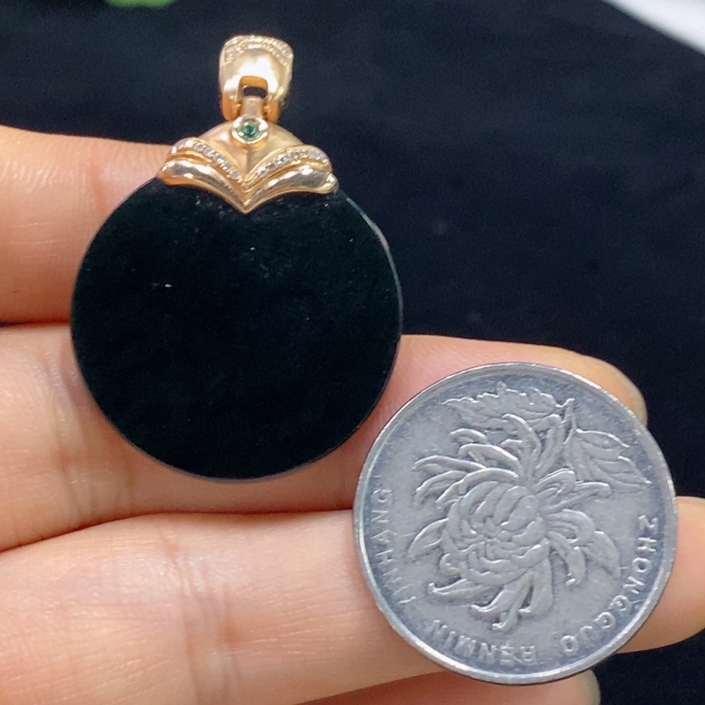 F31601127 Jadeite Plain Pendant with 18K Diamond Accents, Total Weight Approx. 7.16g