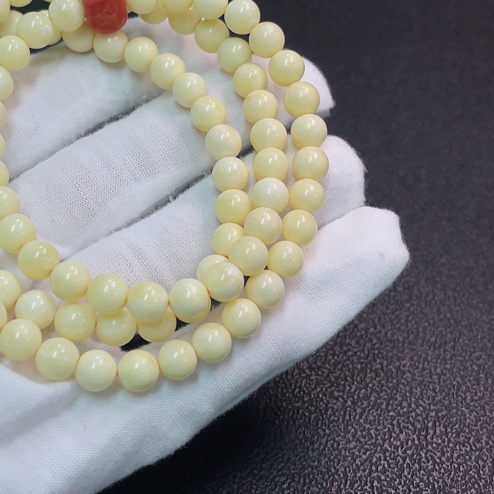 C32718964 Amber and Beeswax Bead Bracelet with Southern Red Agate, Total Weight Approx. 18.64g, Bead Size About 6.7mm