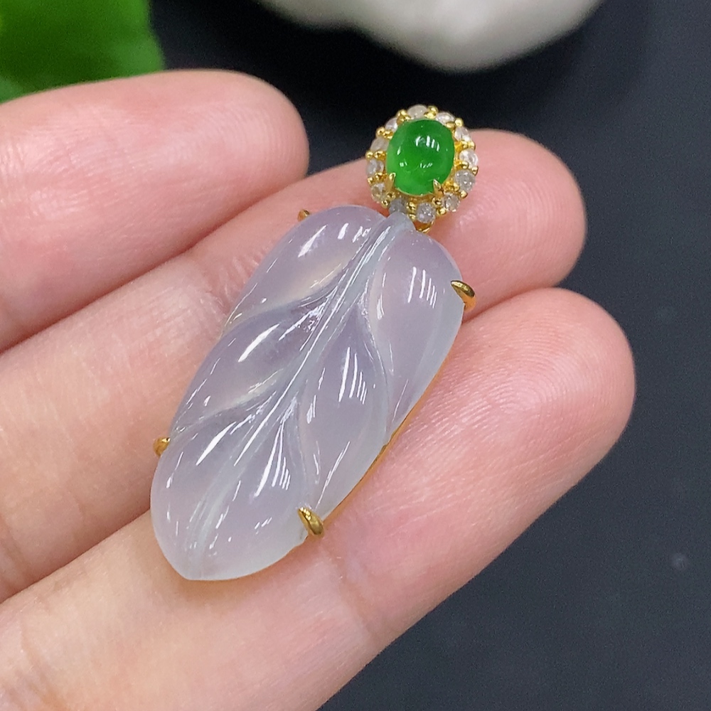 F30528796 Jadeite Leaf Inlaid Pendant 18K Gold Total Weight Approx. 3.6g