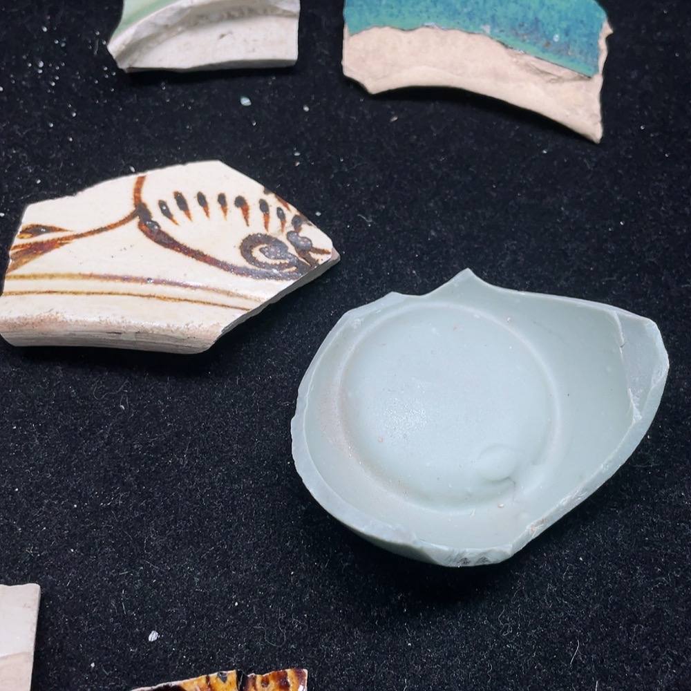 W25842679 High ancient colored glaze ceramic fragment (actual size prevails)