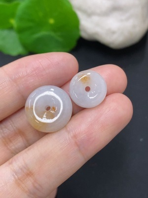 F46593937 翡翠平安扣一手走