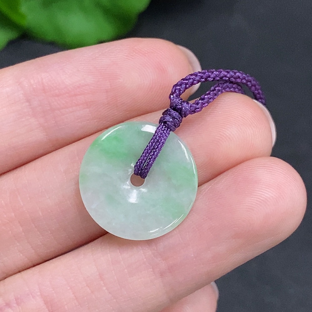F34967480 Jadeite Peace Knot with a total weight of approximately 1.8 grams (including rope weight)