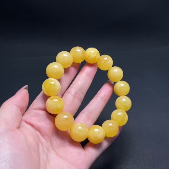 C20296377 Amber Beeswax Bracelet Total Weight About 32.28g Size Approx.15.7mm
