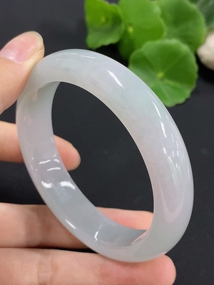 F42969050 翡翠正圈手镯 圈口57.5 货品总重约62.37g