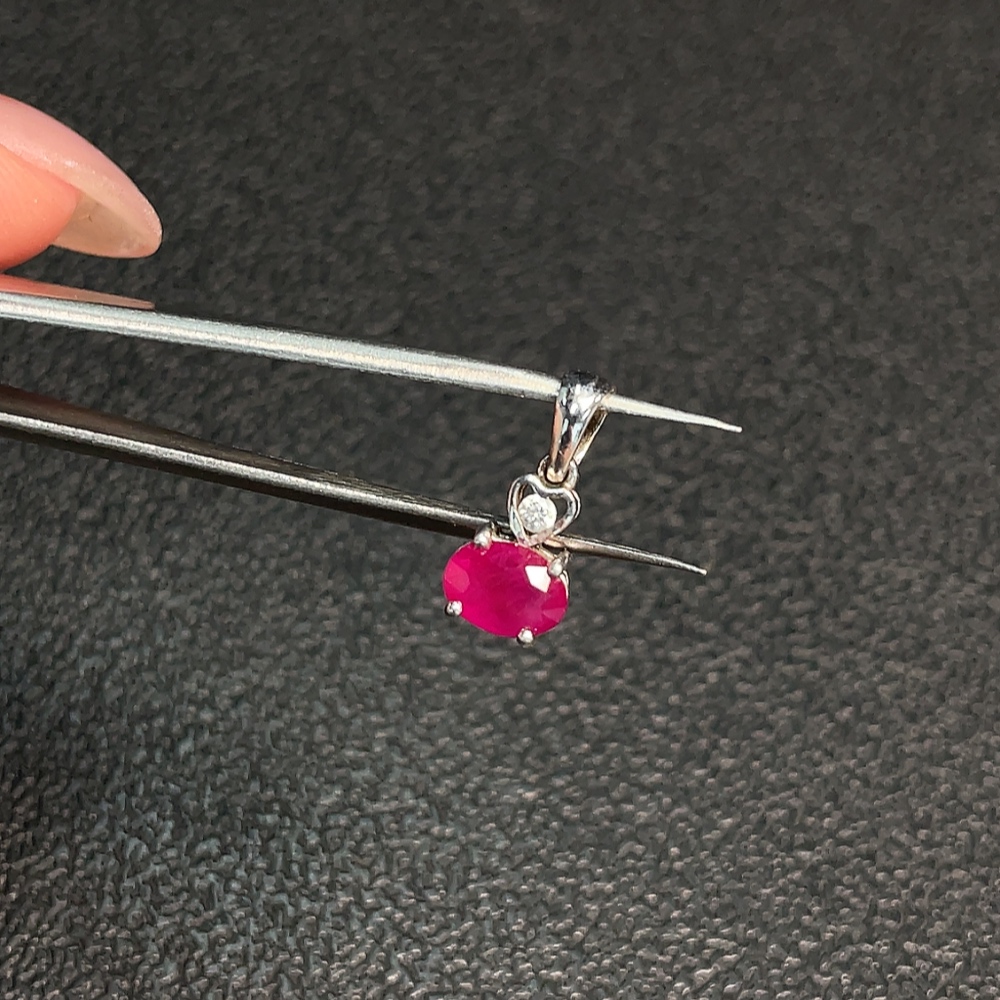 C33889803 Ruby Pendant Non-Gold Total Weight Approx. 0.76g