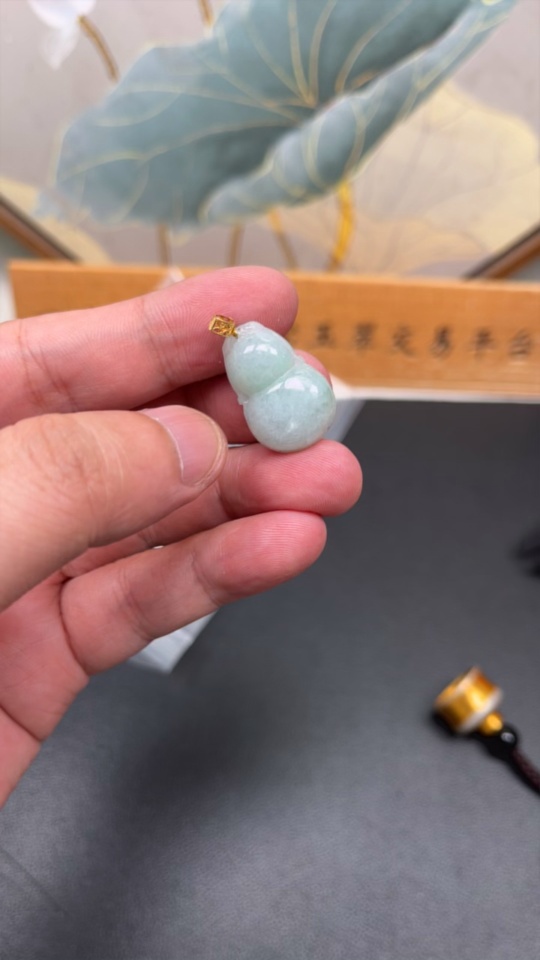 F29397288 Jadeite Gourd Pendant 18K Gold Total Weight Approx. 3.4g