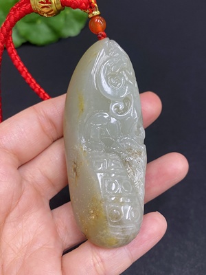 H32702778 Hetian Jade Seed Material Handheld Piece      Antique-style Piece      Total Weight (including rope): approximately 81.8g      Undetermined origin of skin color