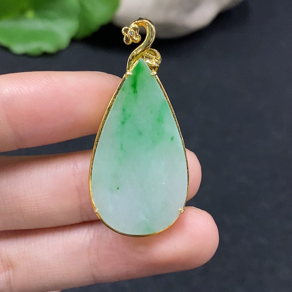 F33896294 Jadeite Pendant with 18K Gold Mount, Total Weight Approx. 3.6g