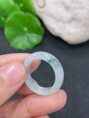 F41857735 翡翠戒圈 圈口14.5 货品总约重3.16g 含有色抛光粉