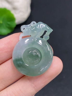 F33876858 Jadeite Reversal of Fortune Pendant