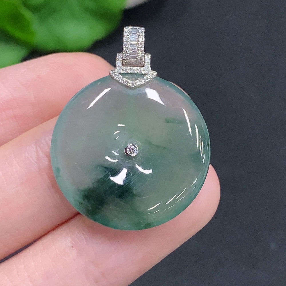 F33876742 Jadeite Safety Buckle with 18K Gold Clasp, Total Weight Approx. 6g, Diamond Accents