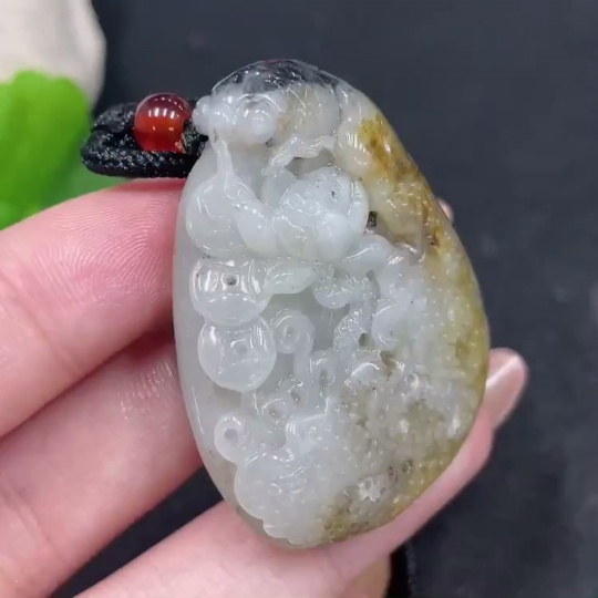 H31672182 Hetian Jade Seed Material Pendant - Abundance Every Year, Contains Other Mineral Components, Undetermined Skin Color Origin, Total Weight (Including Rope) Approx. 28.6g