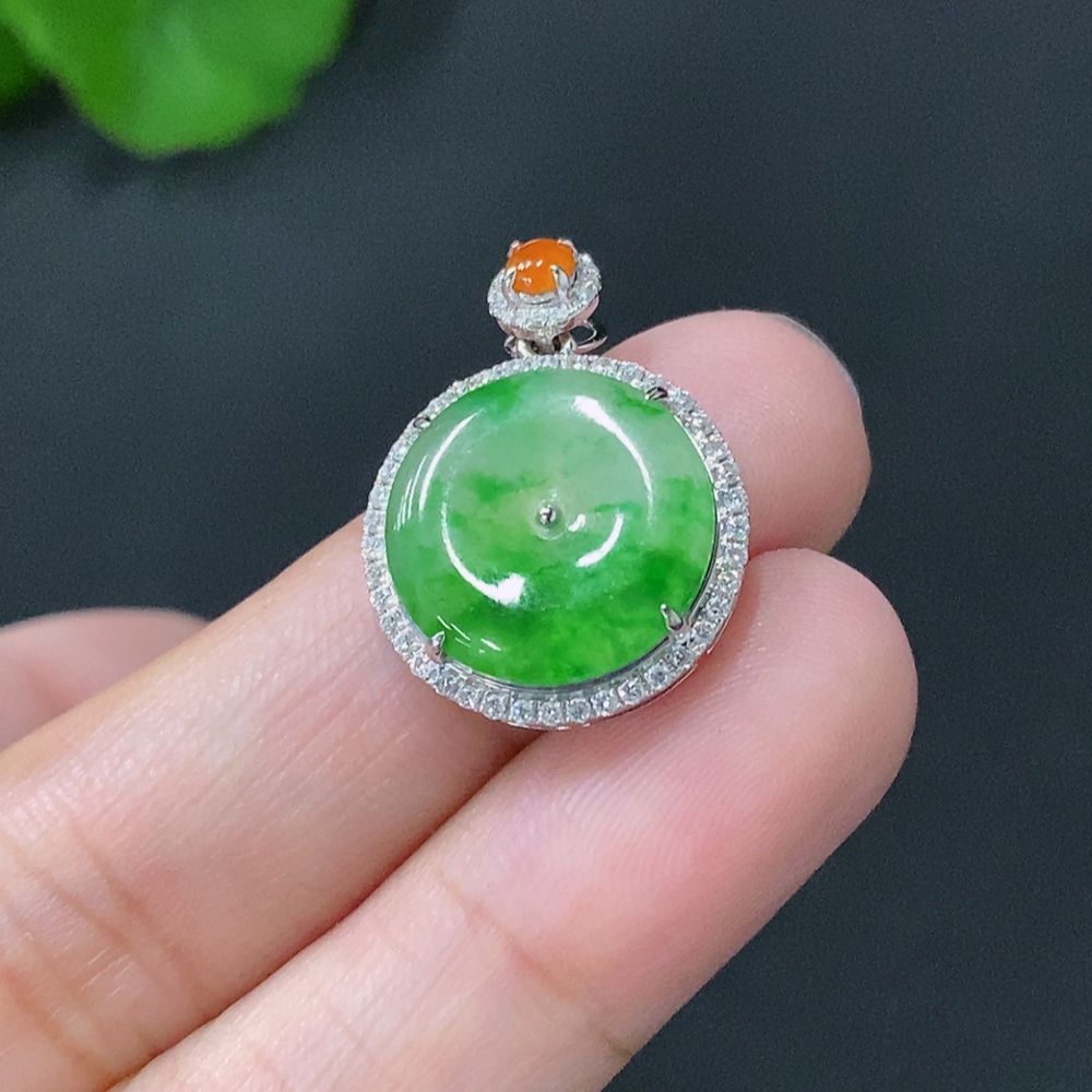 F21402087 JadeitePeace Button Pendant in 18K Gold Setting with Yellow Beads (Color Origin Undetermined) Total Weight Approx. 3.2g