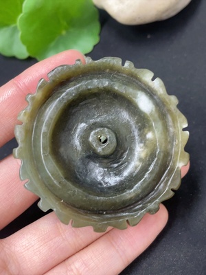 H41919171 和田玉香插摆件      货品总重约44.1g      含其他矿物成份