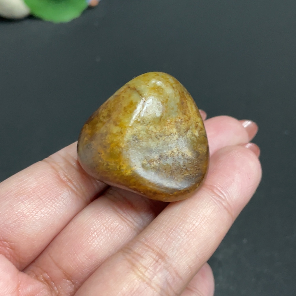 H34010445 Hetian Jade, undetermined origin of skin color, contains other mineral components, total weight approximately 42.3g