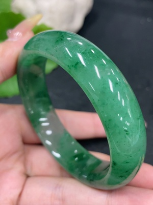 H32724728 African Emerald (Dulong Jade) Round Bracelet