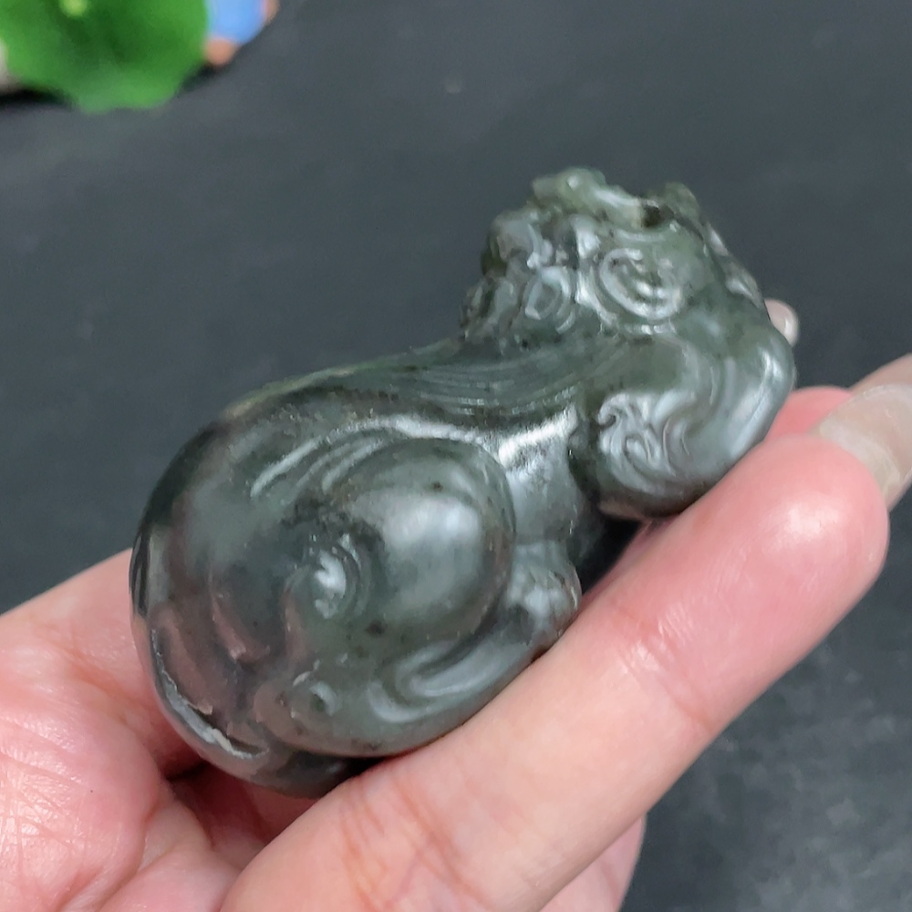 H30551787 Hetian Jade Handheld Carving - Auspicious Beast - Contains Other Mineral Components, Total Weight Approx. 114.3g