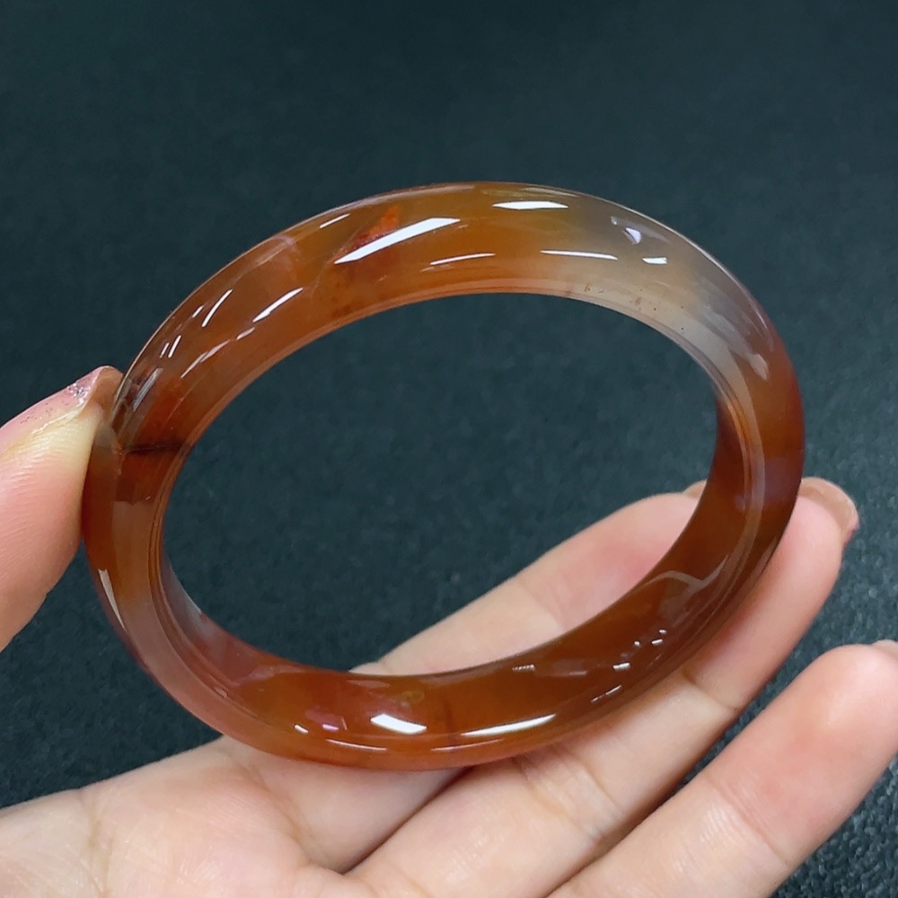 C31617896 Southern Red Agate Bracelet with Visible Organic Inclusions, Total Weight Approx. 37.92g, Size 55.4mm
