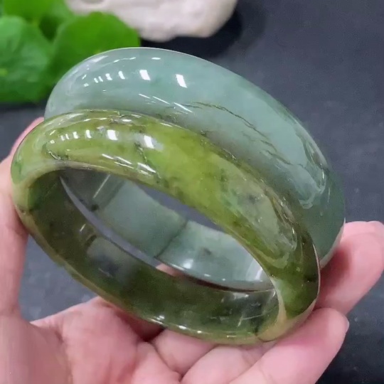 F34030687 Jadeite Bracelet Sell as a Lot Yellow Part Color Origin Undetermined With Fracture