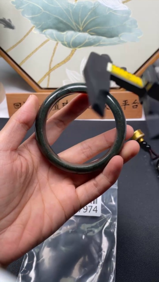 F35077974 Jadeite Round Bangle Total Weight Approx. 71.6g Size 62