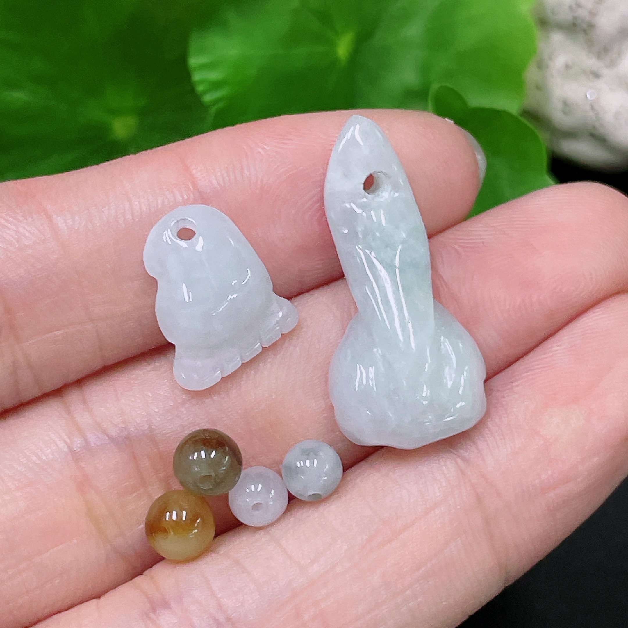 F33893304 Jadeite Pendant Beads Sell as a Lot