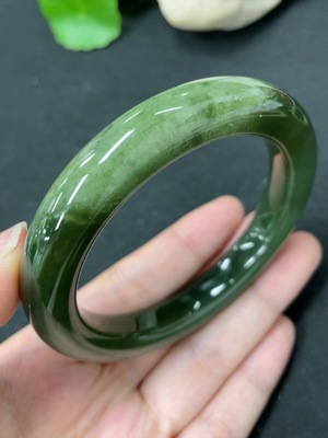 H41944935 和田玉正圈手镯  圈口57.7      货品总重约61.3g