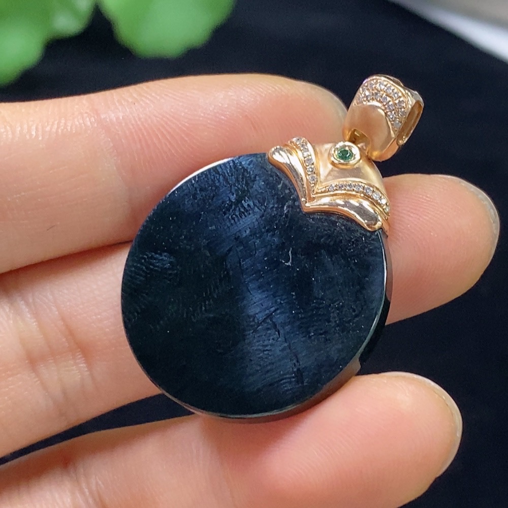 F31601127 Jadeite Plain Pendant with 18K Diamond Accents, Total Weight Approx. 7.16g