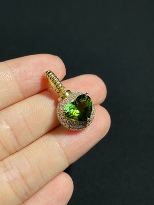 C46535347 碧玺挂件 非钻 18k金 货品总重约4.35g 卡9.8mm左右