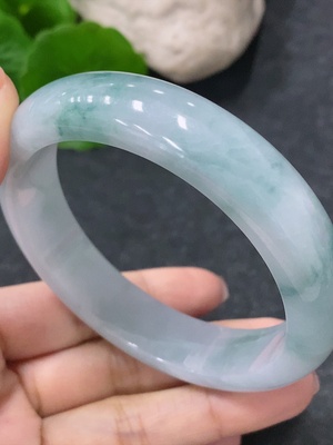 F34030895 Jadeite Round Bangle Size 56.5mm Total Weight Approx. 61.41g with Crack