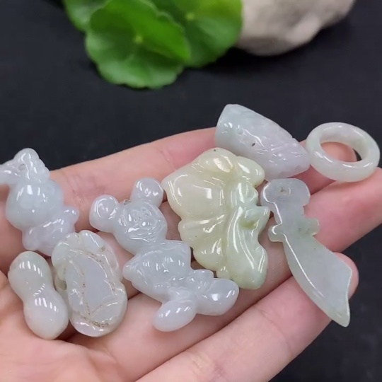 F34995284 Jadeite Pendant