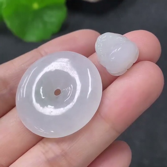 F33887736 Jadeite Pendants Sell as a Lot