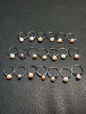 C34009467 Pearl Ring Adjustable Non-Gold Total Weight Approx. 31.97g Sell as a Lot