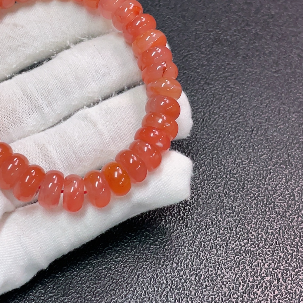 C33850383 South Red Agate Bracelet with Visible Organic Matter, Total Weight Approx. 36.81g, Size About 10.6mm