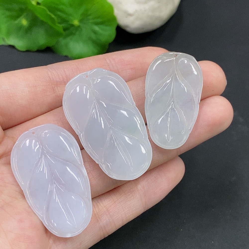 F28189911 JadeiteLeaf Pendant