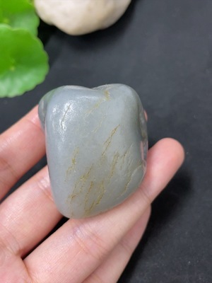 H41920249 和田玉 皮色成因未定   货品总重约80.1g