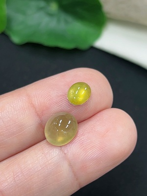 F46546539 翡翠蛋面 一手走 货品总重约0.63g 颜色成因未定
