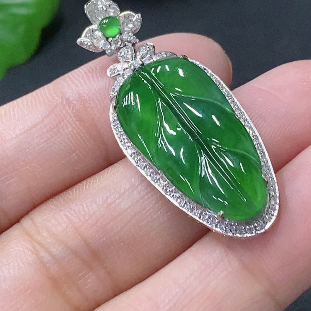 F33849922 Jadeite Inlaid Leaf Pendant 18k Set with Diamonds Total Weight Approx. 4.12g