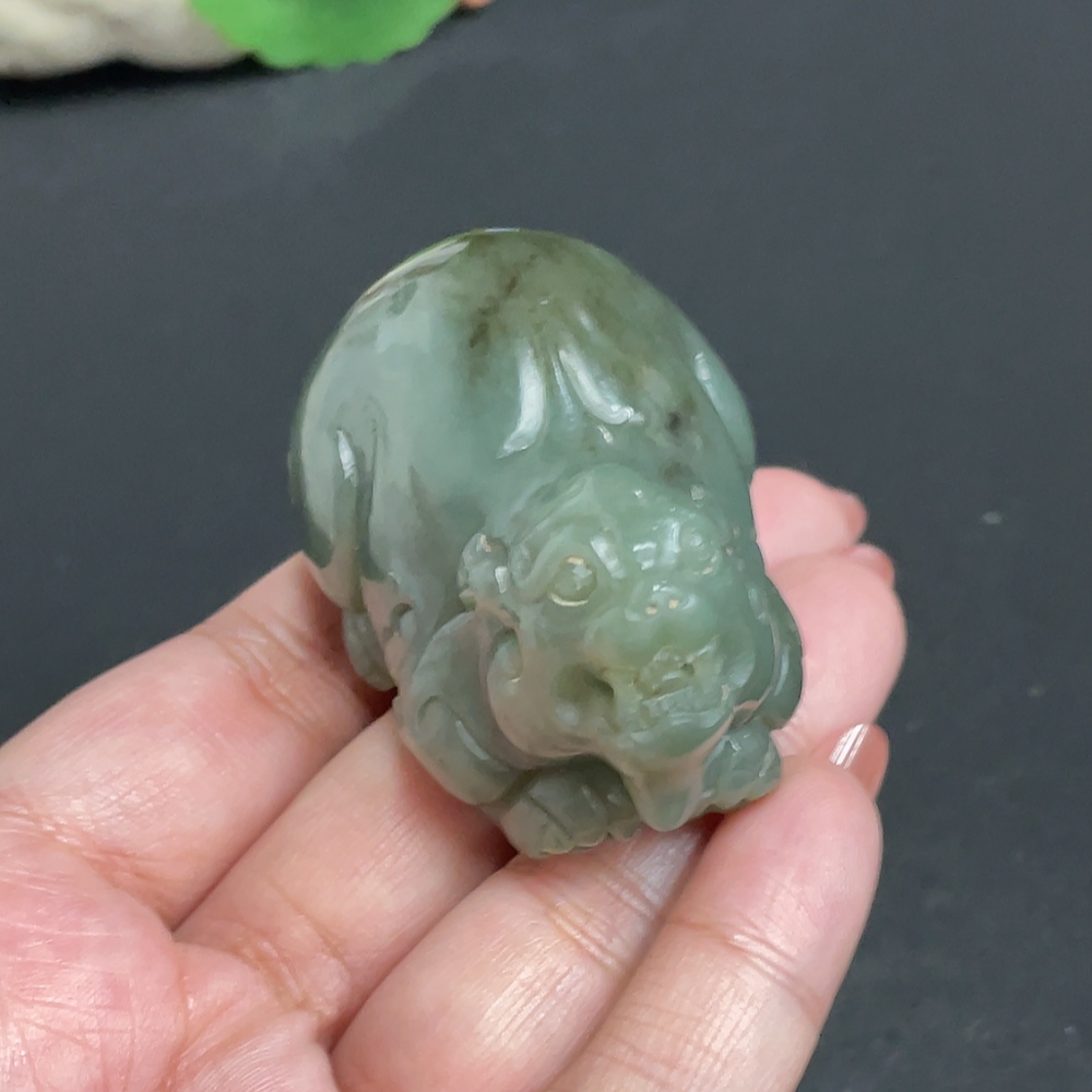 H34004017 Hetian Jade Handheld Ornament - Auspicious Beast, Total Weight Approx. 114.7g