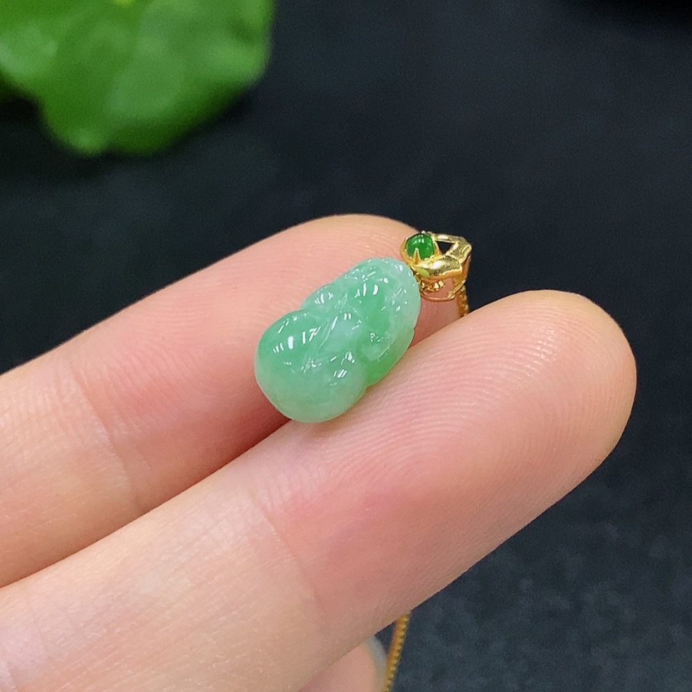 F18982756 Jadeite Pixiu Pendant (18k Gold Clasp) Non-Gold-Inlaid Chain Total Weight 1.869g