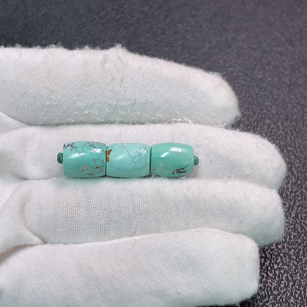 C34039370 Turquoise Jewelry with Other Mineral Components, Total Weight Approximately 4g, Size About 8mm