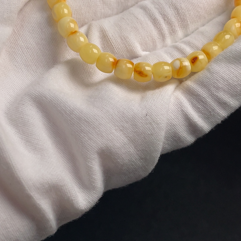 C34995231 Amber Beeswax Bracelet, Total Weight Approx. 4.55g, Size About 6.1mm