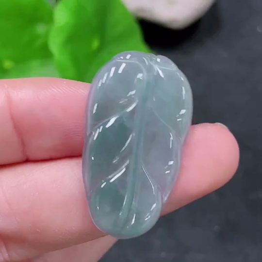F33839488 Jadeite Pendant Leaf Total Weight Approx. 3.11g