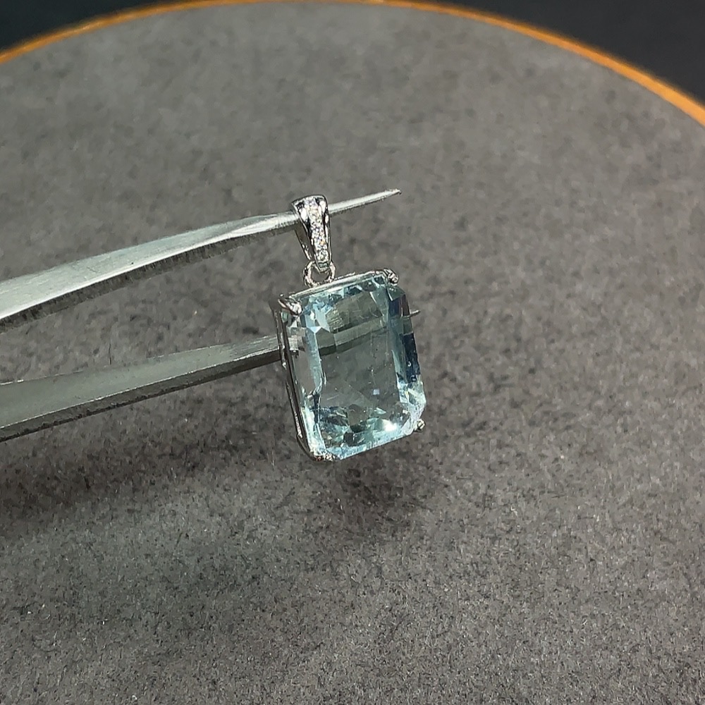 C34038121 Aquamarine Pendant Non-Gold Total Weight Approx. 2.82g