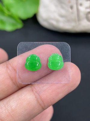 F42952419 翡翠葫芦镶嵌件 货品总重约0.59g