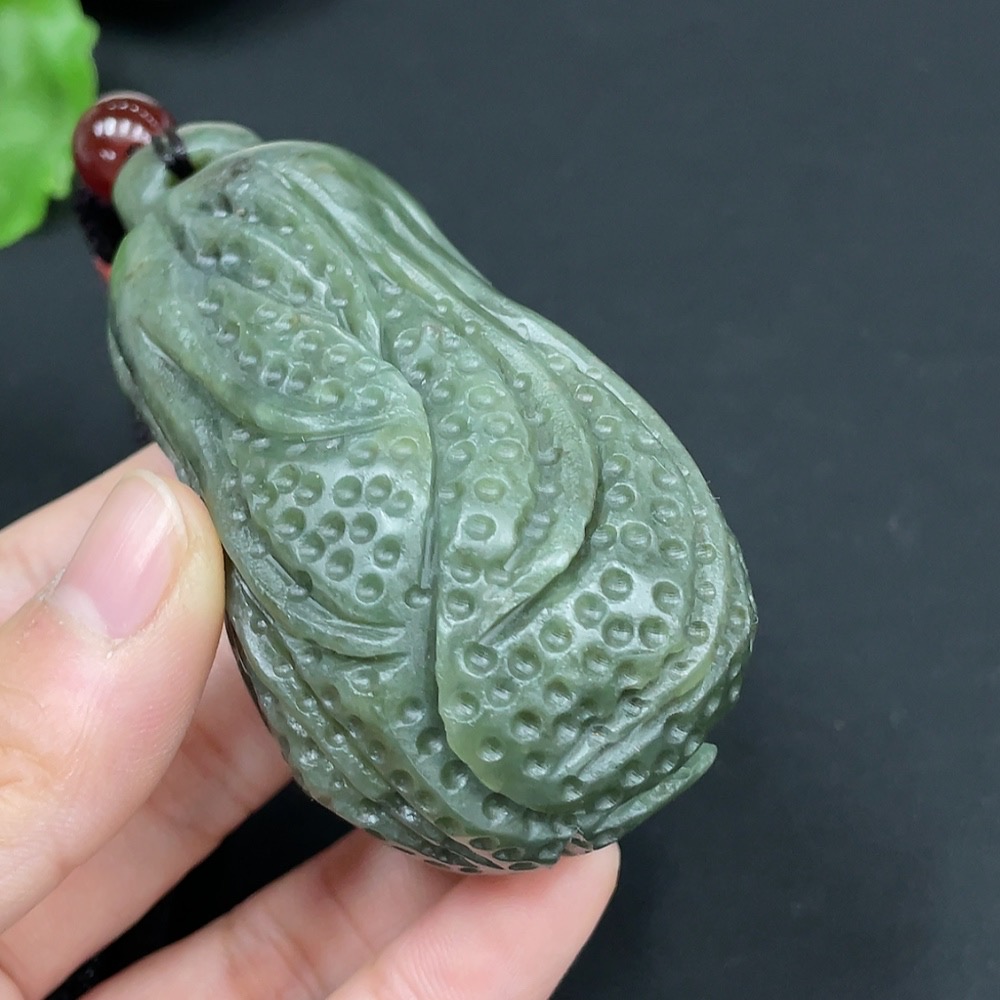 H25902229 Hetian Jade Handheld Carving  White Cabbage