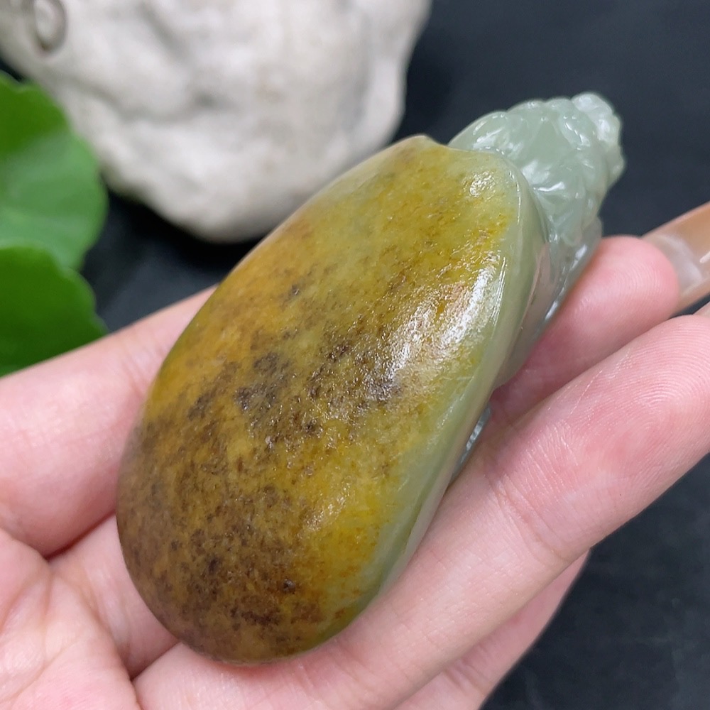 H32796842 Hetian Jade Handheld Carving - Dragon Turtle  Undetermined Skin Color Origin  Contains Other Mineral Components  Total Weight: Approx. 89.2g