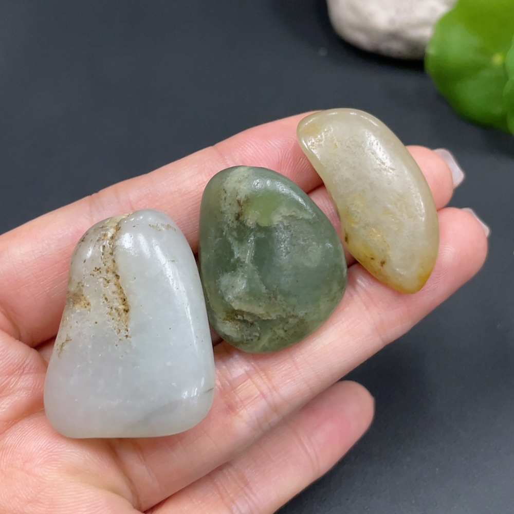 H23605557 Hetian Jade, undetermined origin of skin color, total weight approximately 39.9g