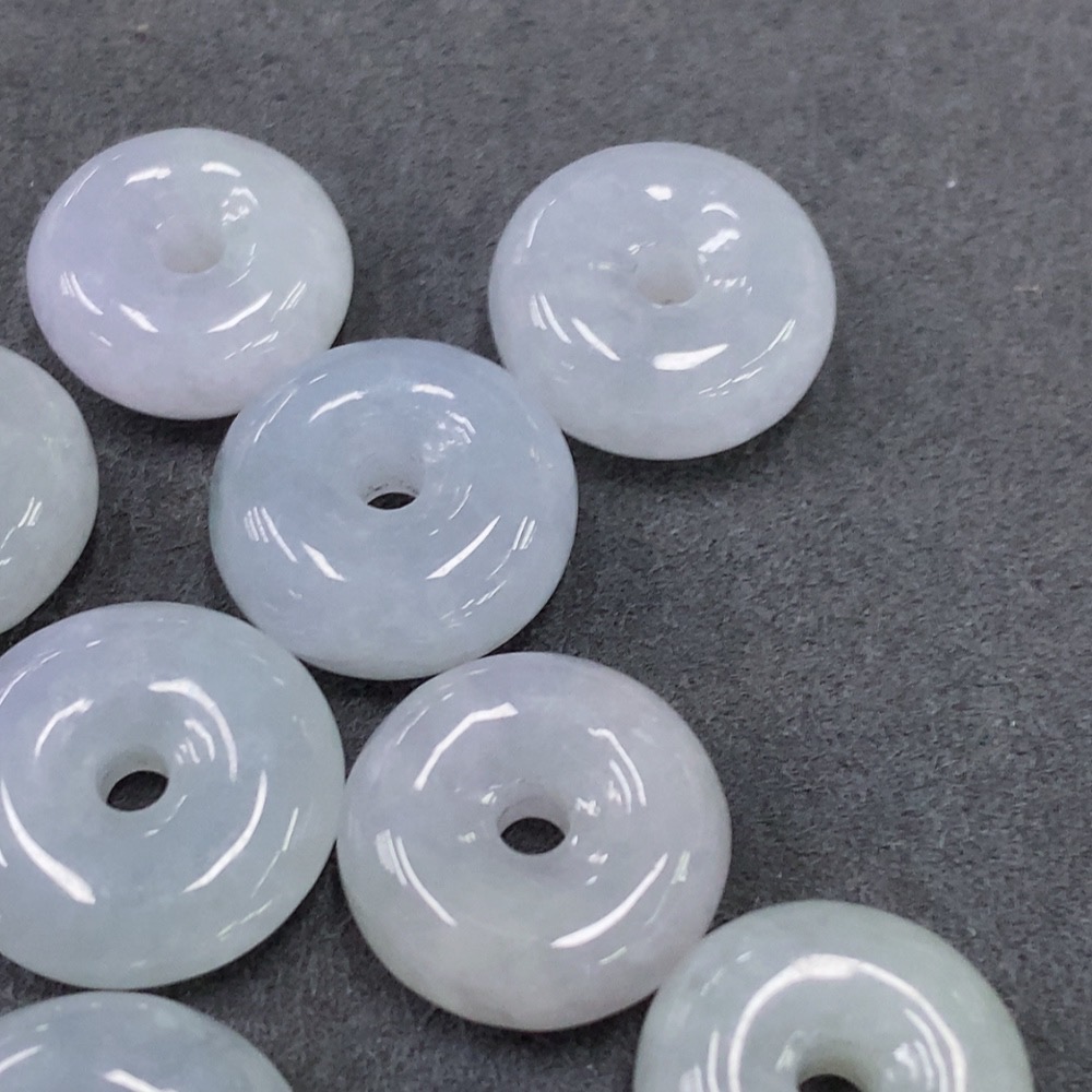 F34948115 Jadeite Peace Knot Pendant Sell as a Lot