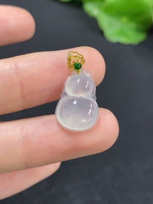 F46548448 翡翠葫芦挂件 18k  货品总重约1.3g